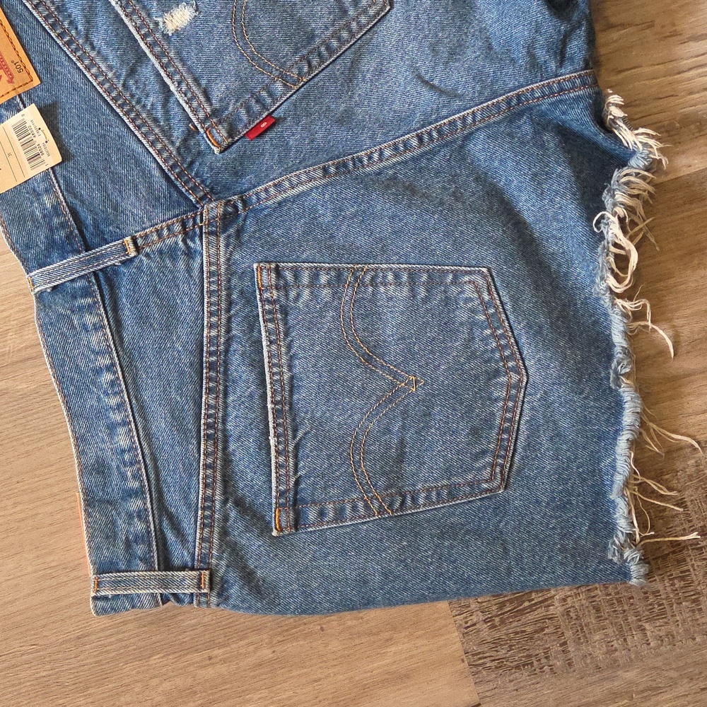Levi's Distressed Shorts - Picture 8 of 9